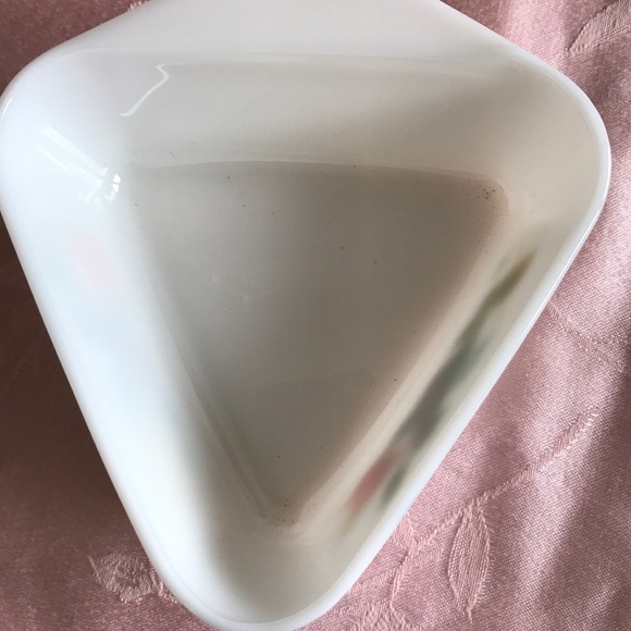 Pyrex triangle refrig dish - Picture 2 of 6